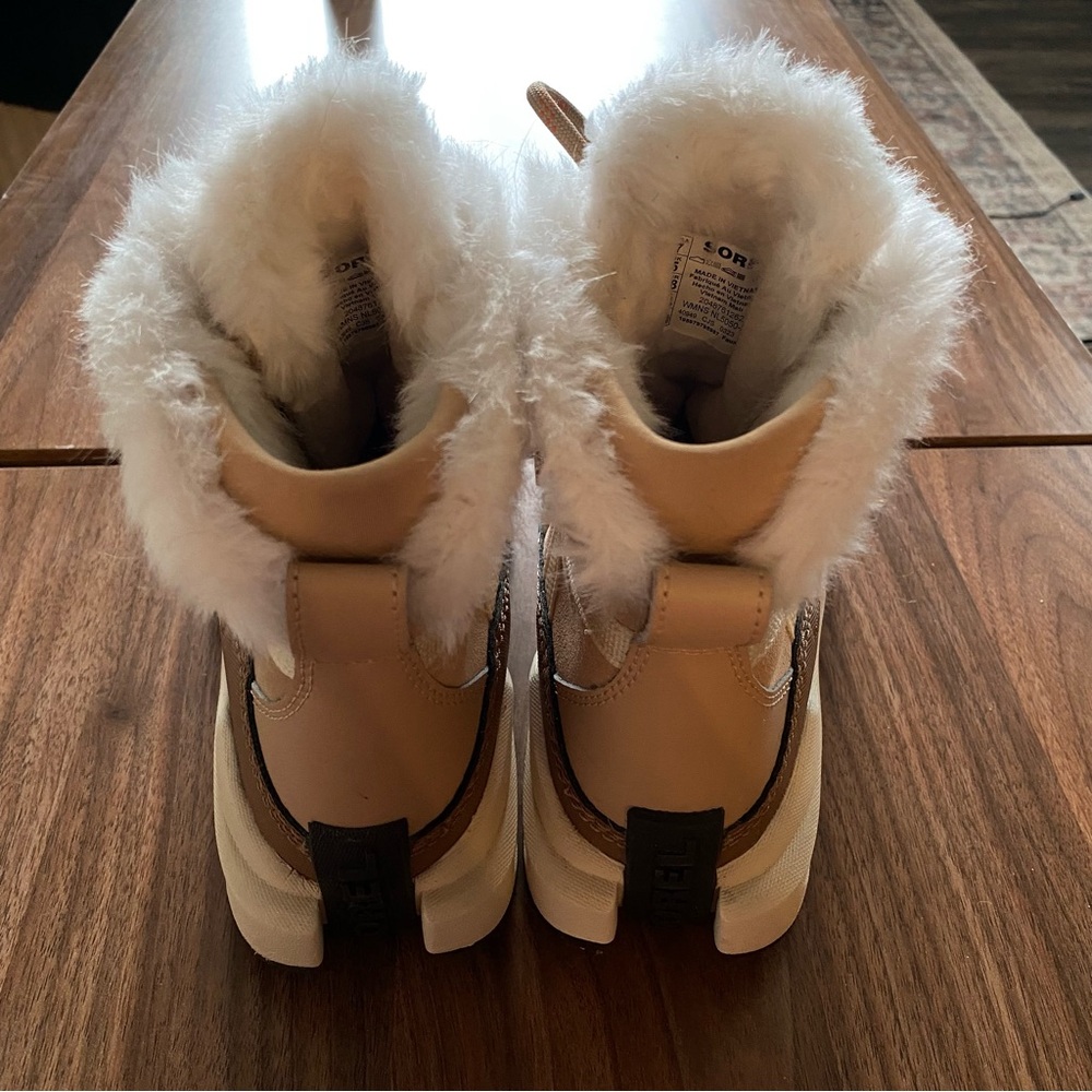 Sorel Women's ONA RMX Glacy Waterproof/Winter Boots Canoe, Sea Salt Size 7 - Picture 2 of 7